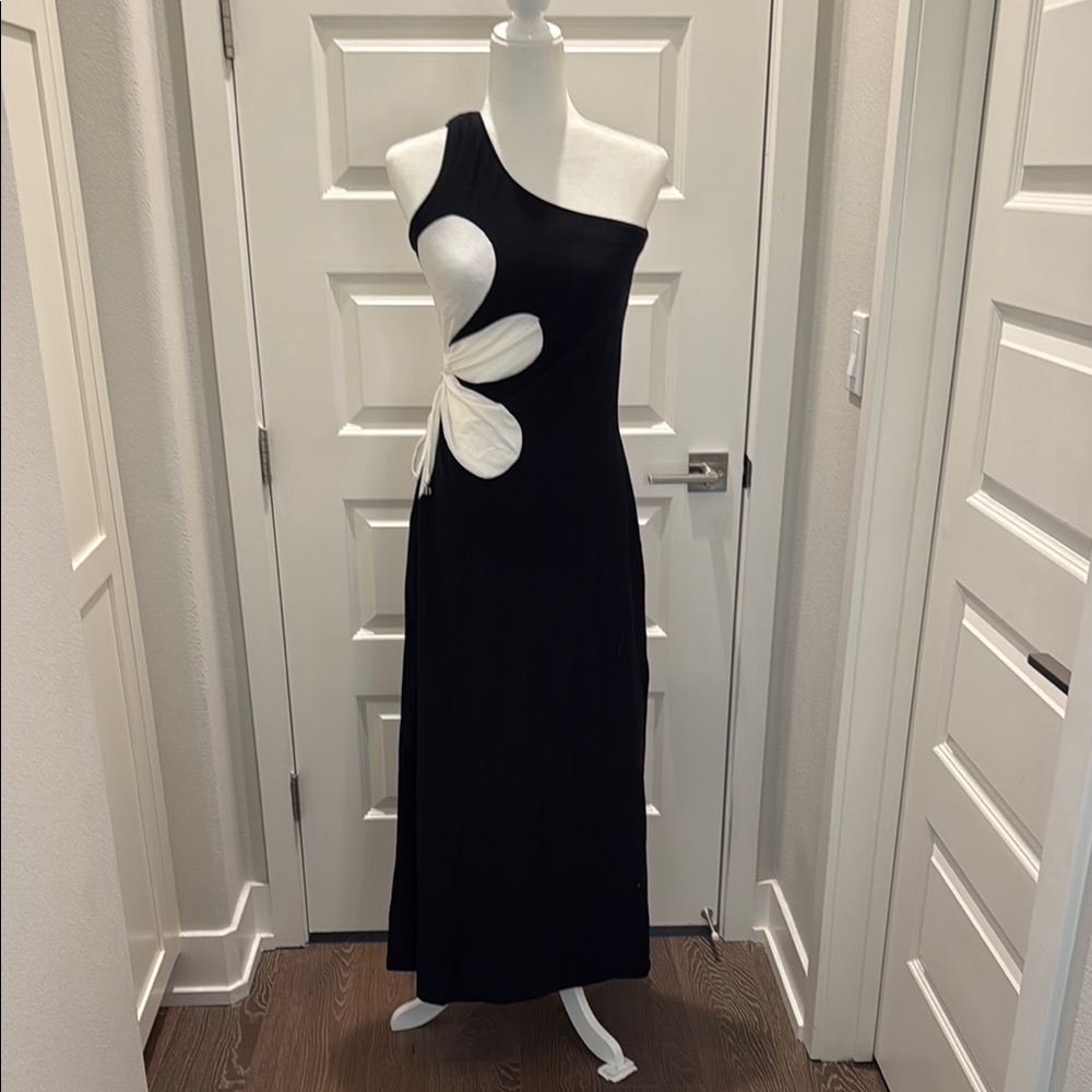 SOLD - FARM Rio One Shoulder Elegant Black and White Floral Dress Size S - Picture 4 of 10